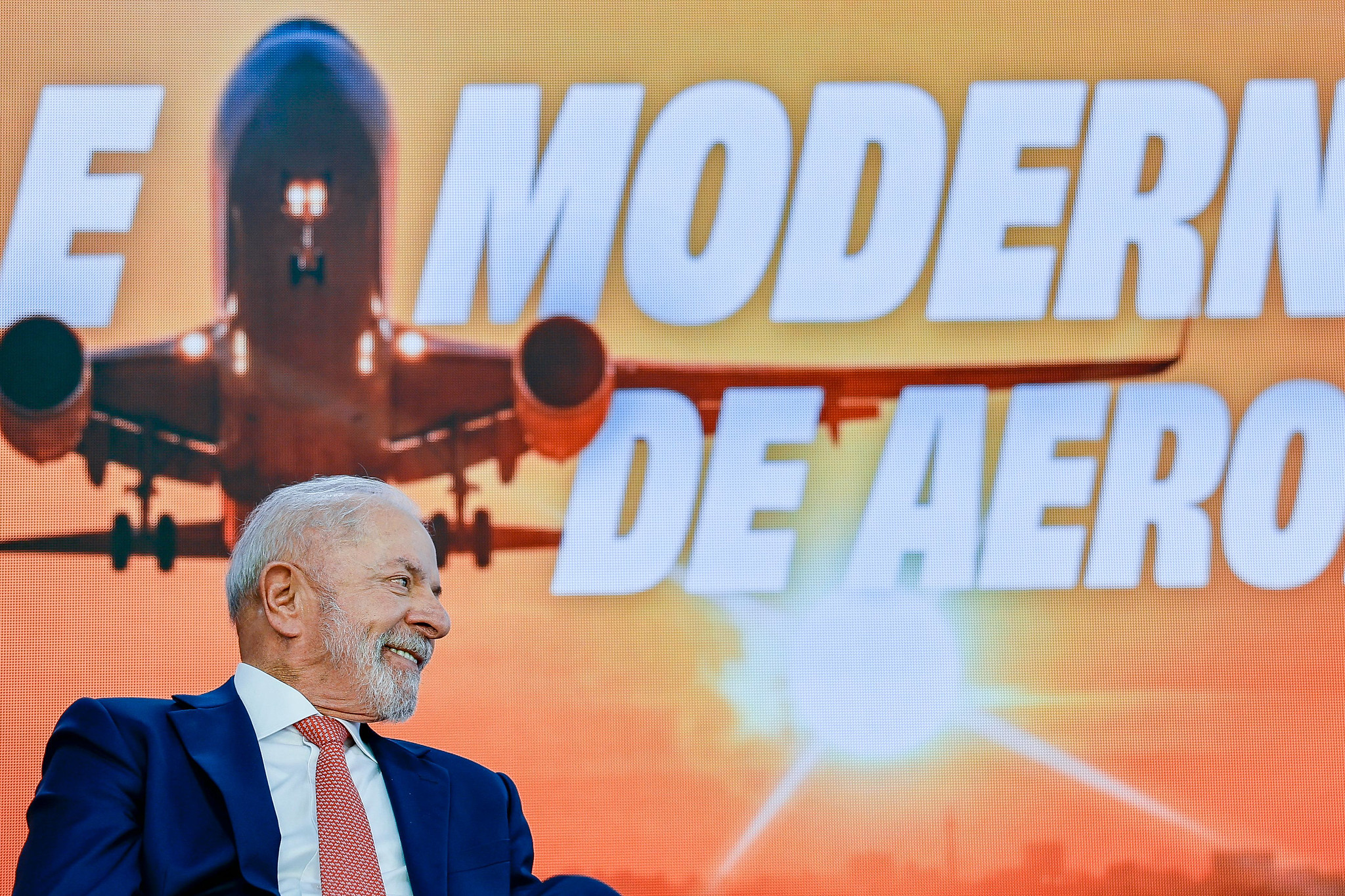 Governo Lula anuncia investimentos de R$ 5,7 bilhões em aeroportos