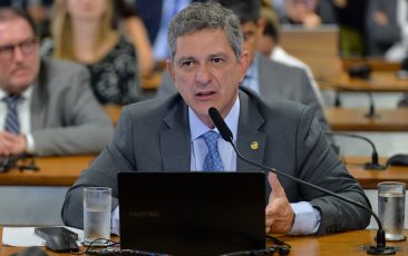 Rogério defende trabalho integrado para avaliação de estudantes de medicina entre MEC e CFM