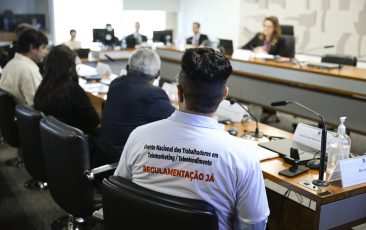 Debate expõe precariedade de trabalhadores do telemarketing