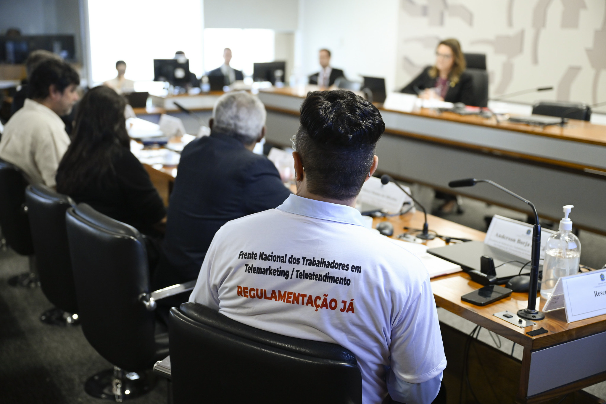 Debate expõe precariedade de trabalhadores do telemarketing