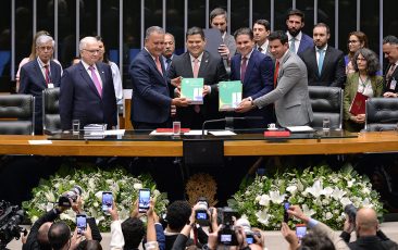 Redução da jornada de trabalho é prioridade do PT, afirmam senadores