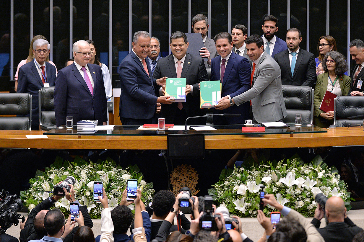 Redução da jornada de trabalho é prioridade do PT, afirmam senadores