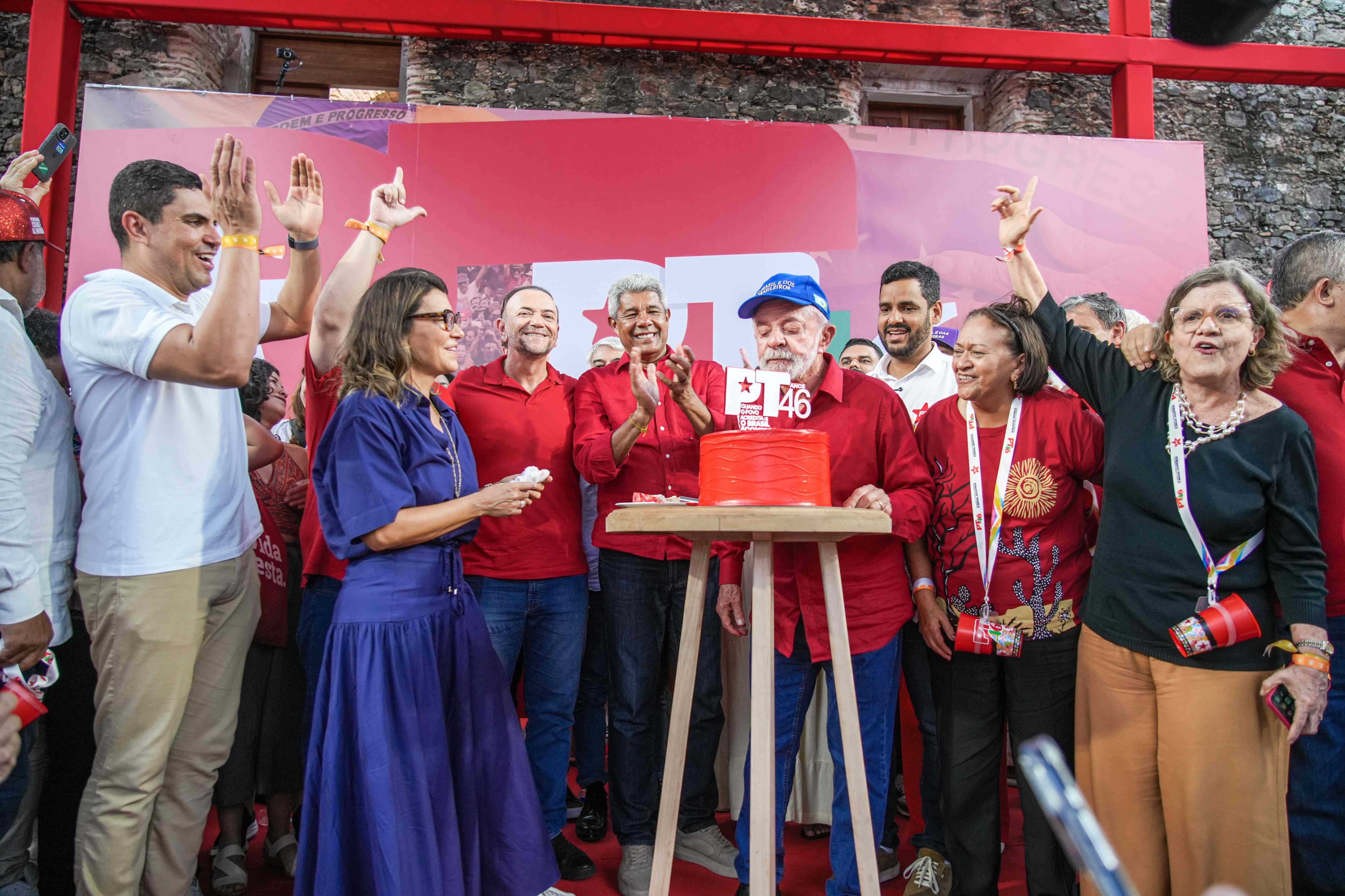 Em meio a celebrações, PT destaca história de defesa do povo