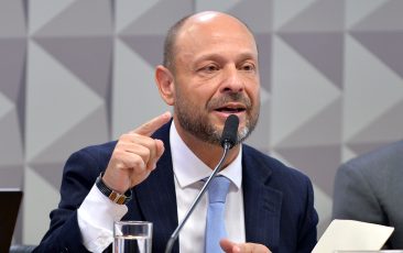 Medidas do INSS no governo Lula impediram que banco Master fraudasse aposentados