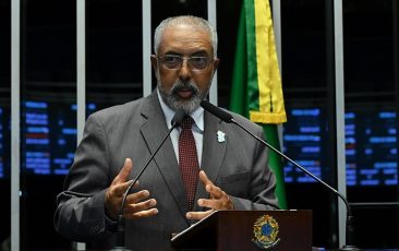 Paim defende Previdência Social e critica capitalização