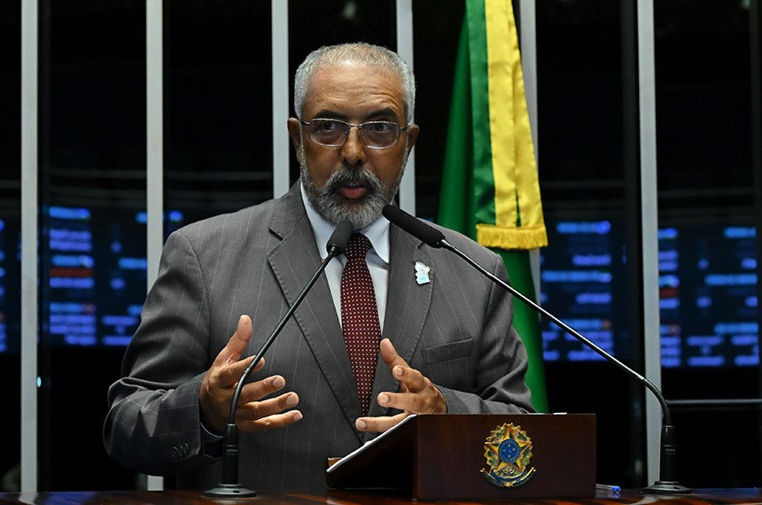 Paim defende Previdência Social e critica capitalização