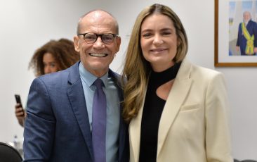 Comissão aprova aumento de penas para discriminação em estádios