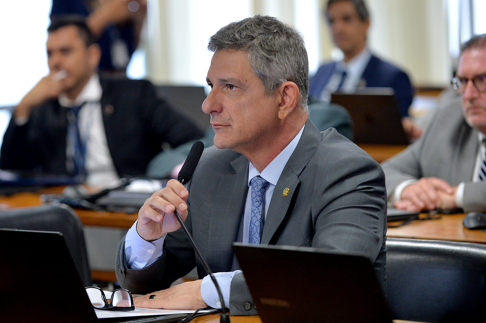 Rogério defende redução da jornada de trabalho e afirma que debate sobre PEC será iniciado no Senado