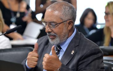 Comissão aprova projeto de Paulo Paim que reforça proteção a idosos em contratos de crédito