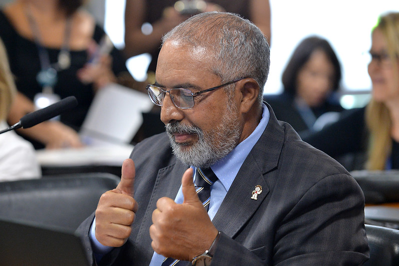 Comissão aprova projeto de Paulo Paim que reforça proteção a idosos em contratos de crédito