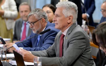 Direita levanta cortina de fumaça na CPMI do INSS para evitar investigação sobre o Banco Master