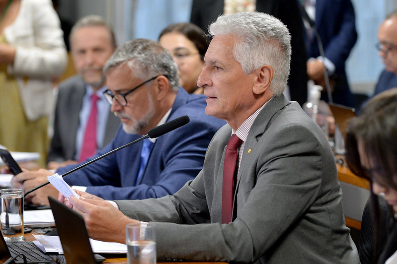 Direita levanta cortina de fumaça na CPMI do INSS para evitar investigação sobre o Banco Master