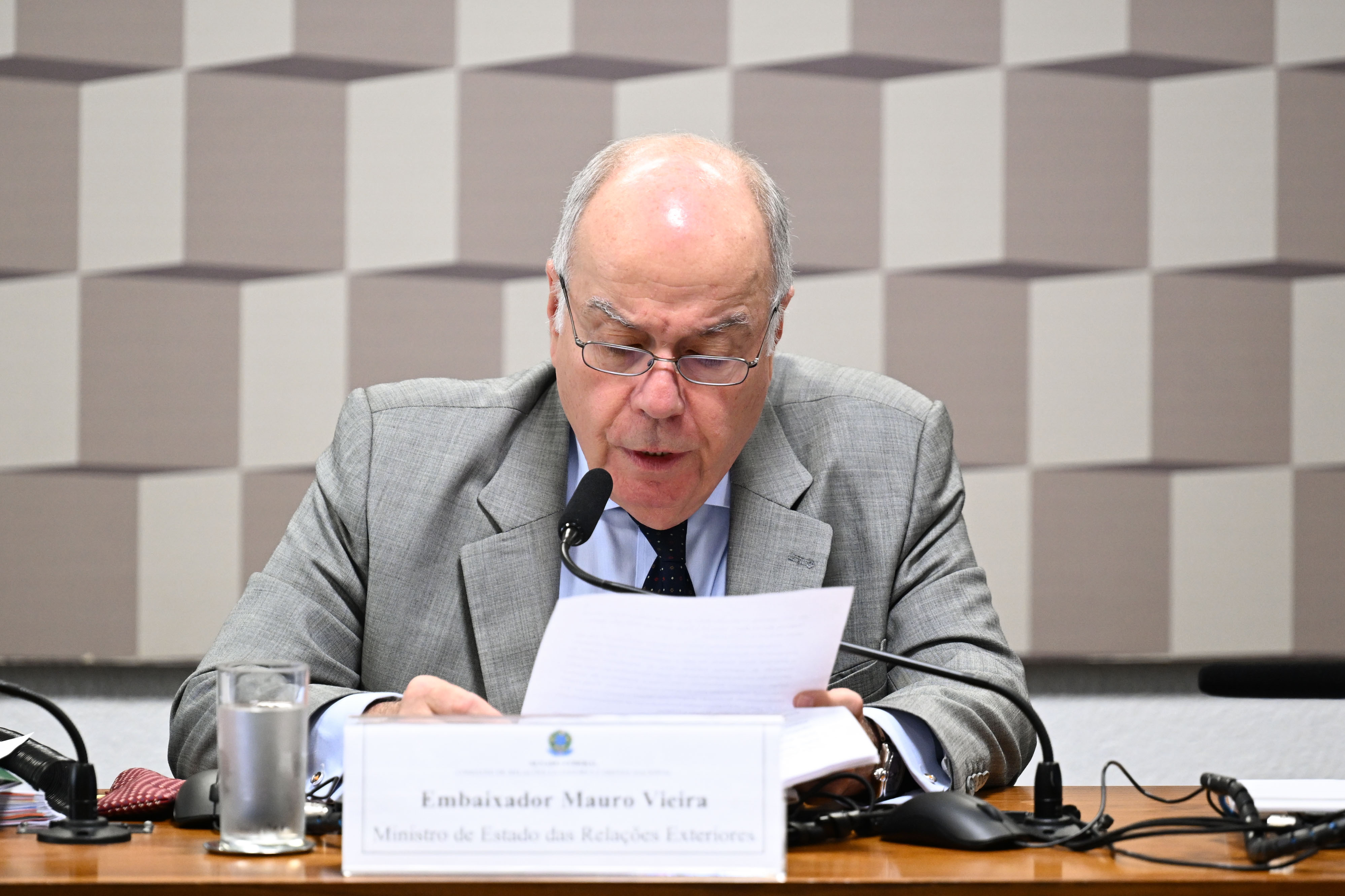 Em audiência na CRE, Mauro Vieira reforça posição brasileira em defesa da paz