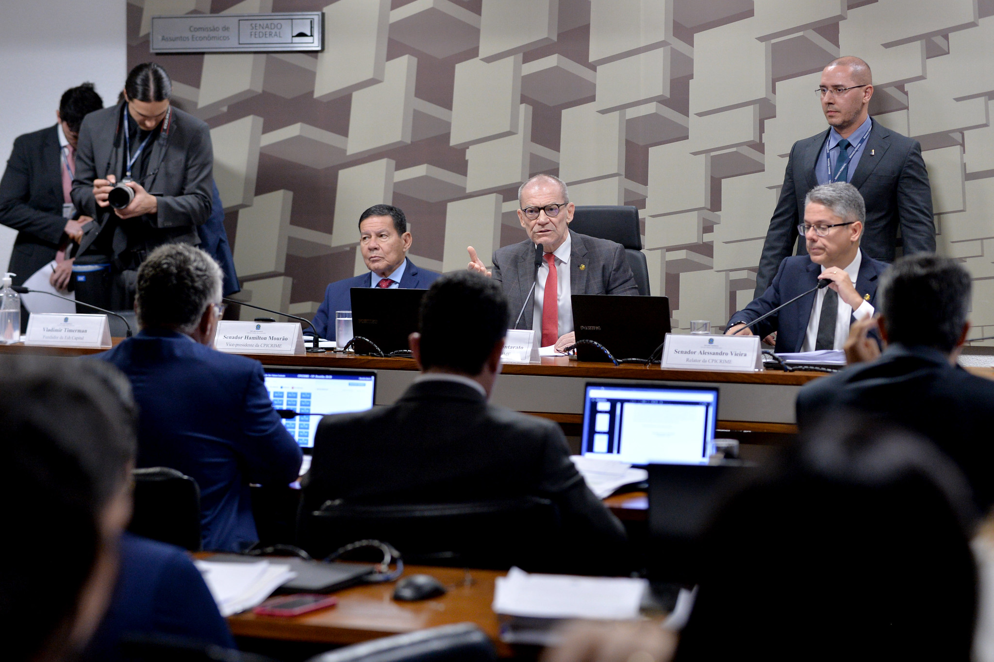 Oposição blinda presidente do PL e transferência de dados à CPI do Crime Organizado