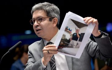 Contra posição do PT, bolsonaristas tentam manter internet ambiente livre para crimes de ódio