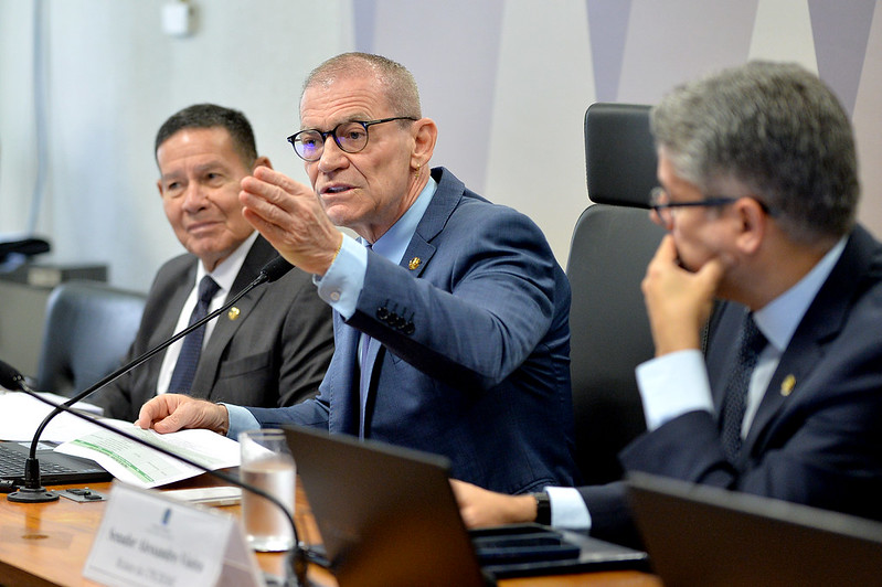 BolsoMaster: CPI do Crime aprova convocações de Cláudio Castro e Roberto Campos Neto