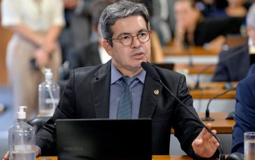 “Sete não é maior do que 14”, afirma Randolfe ao questionar votação na CPMI do INSS