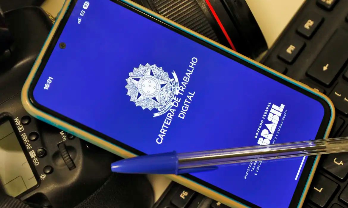 Desemprego fica em 5,4% no trimestre encerrado em janeiro de 2026