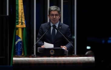 Senado aprova proposta de valorização dos servidores da educação