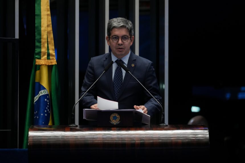 Senado aprova proposta de valorização dos servidores da educação