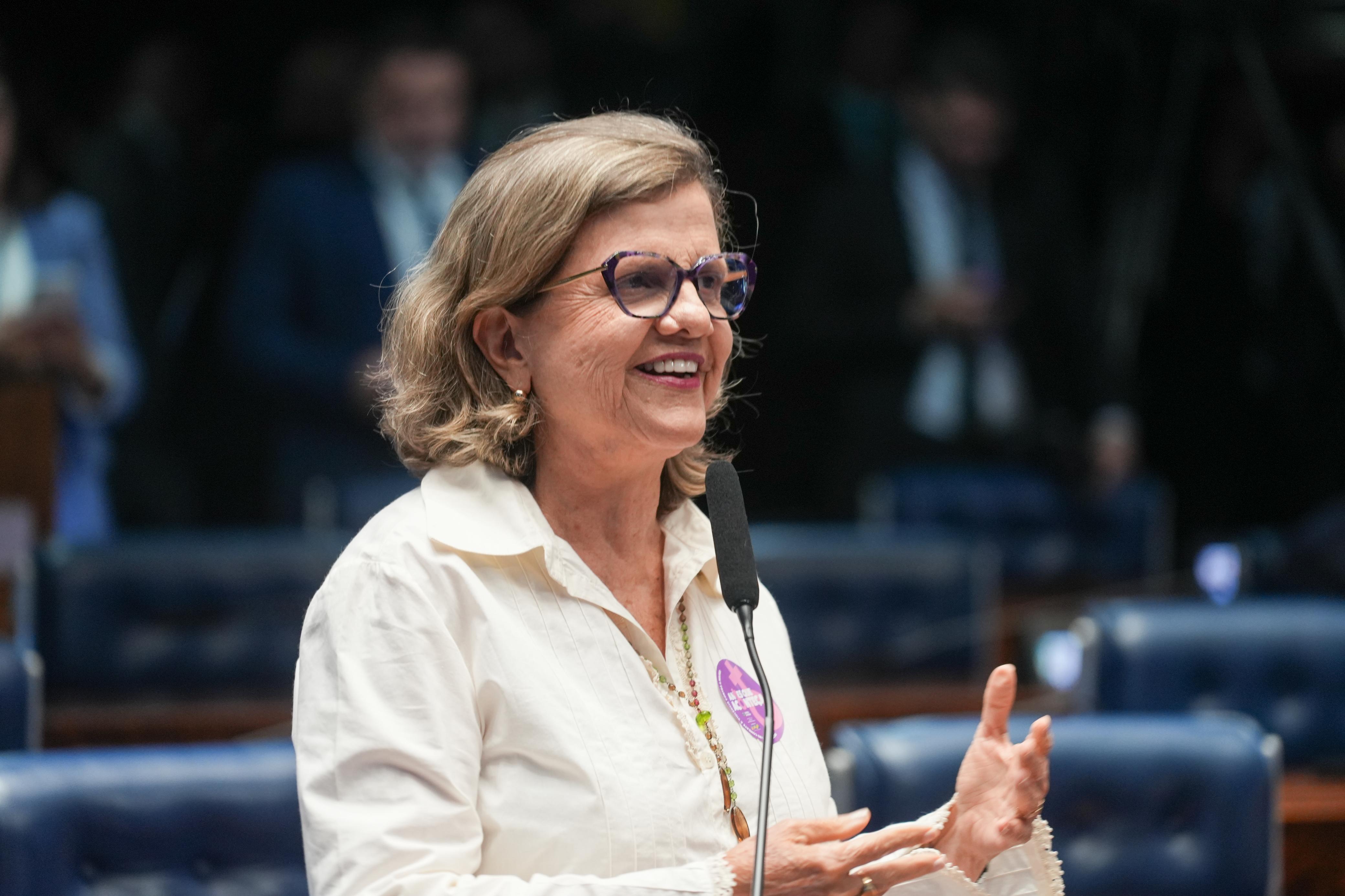 Teresa Leitão explica simbolismo da cor lilás para a luta feminina