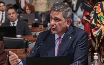 Rogério defende profissionais da pediatria e garante avanço de projeto que obriga presença de especialistas nas UBS