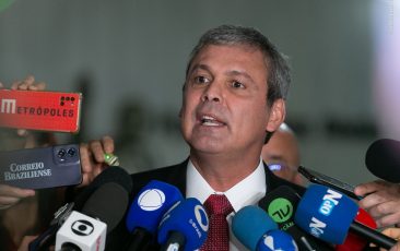 Lindbergh e Soraya Thronicke acionam PF contra relator da CPMI do INSS por suspeita de estupro de vulnerável