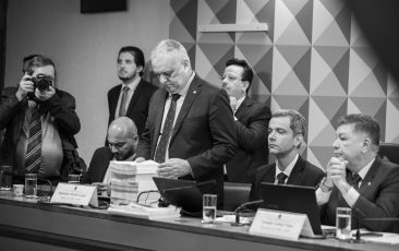 CPI do INSS se encerra com a rejeição do relatório por deputado bolsonarista