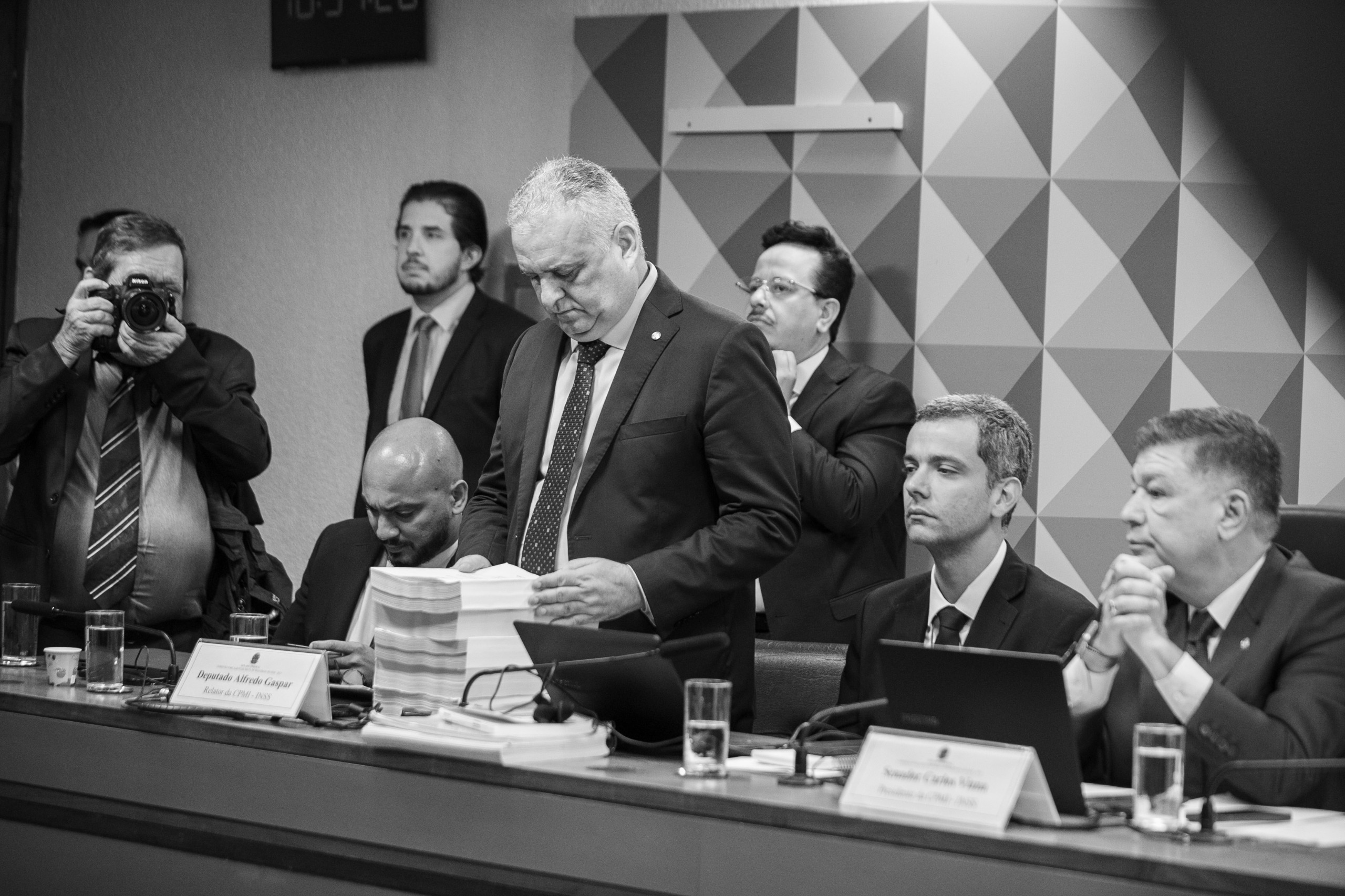 CPMI do INSS se encerra com a rejeição do relatório por deputado bolsonarista