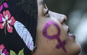 Senadores enfatizam luta das mulheres por vida digna e mais segurança