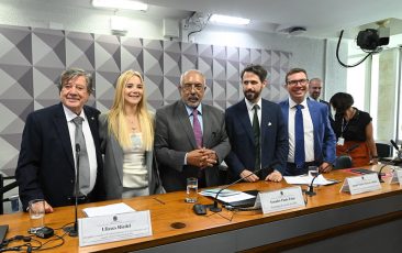 Debatedores apontam urgência da promoção de políticas pela paz