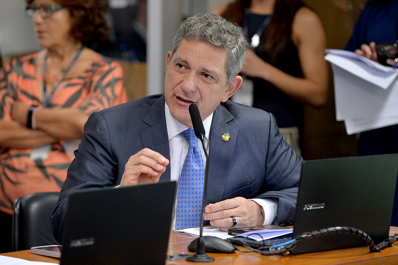 Aprovado parecer de Rogério Carvalho que obriga plantões da defensoria pública em todos estados