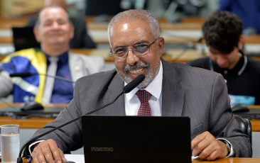 Comissão aprova ampliação de acessibilidade para pessoas surdas em salas de cinema