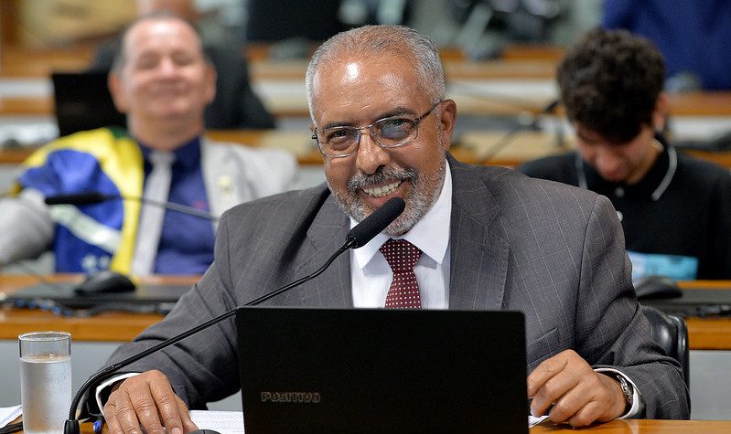 Comissão aprova ampliação de acessibilidade para pessoas surdas em salas de cinema