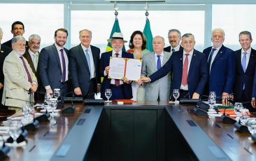 Brasil e União Europeia dão resposta a Trump em defesa da democracia, diz Lula