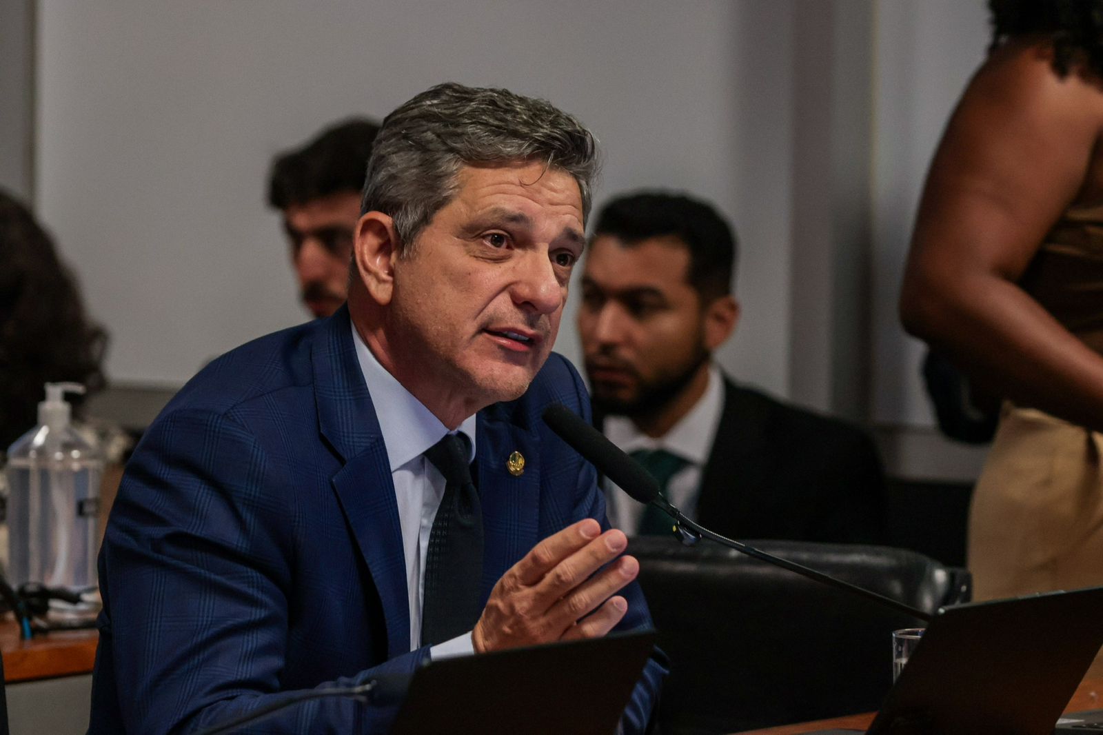 Senador Rogério expõe falhas, omissões e contradições em relatório da CPI do Crime Organizado