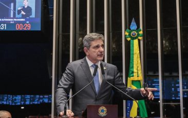 Rogério alerta que impacto do conflito no Oriente Médio pressiona combustíveis no Brasil