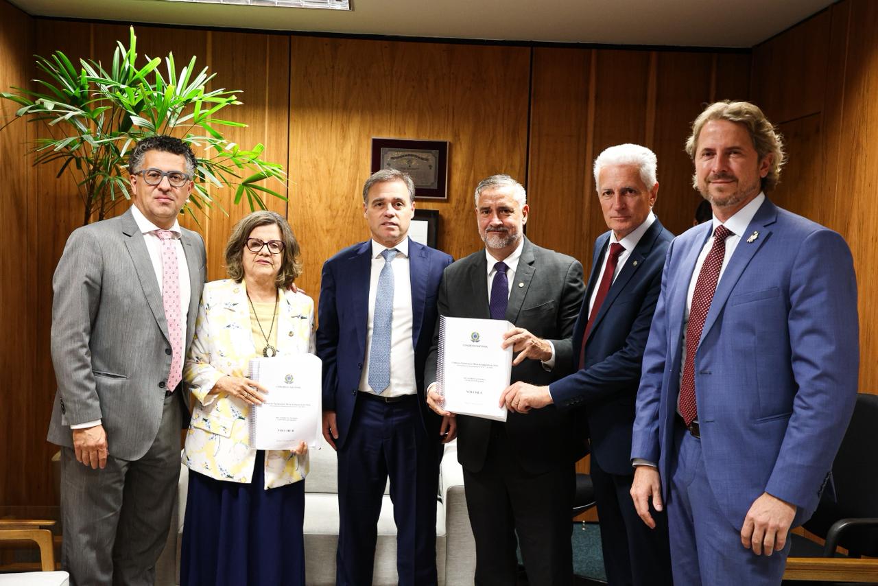 Bancada petista conclui entrega de provas colhidas na CPMI do INSS