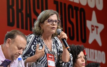 Bandeira petista, fim da Jornada 6×1 avança no Congresso