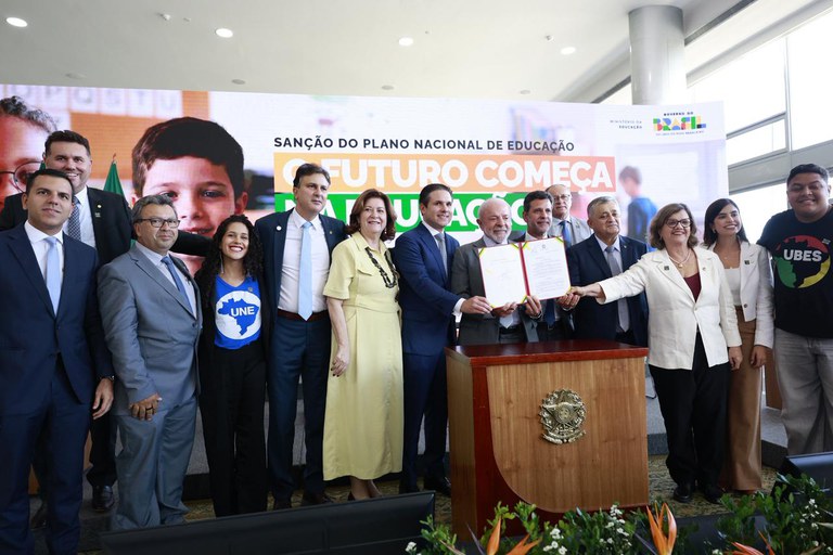 Sanção do novo PNE marca retomada do compromisso com a educação