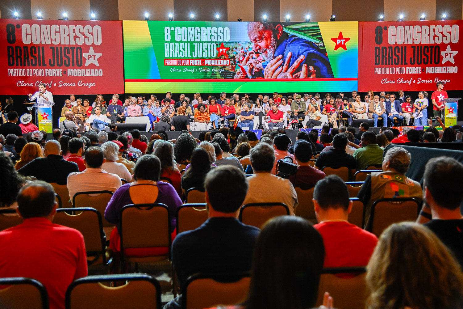 No Congresso do PT, Camilo Santana exalta resultados do governo Lula e defesa da democracia