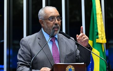 Paim alerta para risco de retrocesso na valorização do salário mínimo