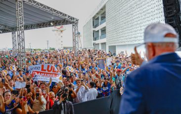 Pé-de-Meia alcança 5,6 milhões de estudantes e reduz evasão escolar em 43%