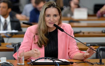 Senado avança com projeto que inclui obras sobre equidade de gênero em bibliotecas escolares