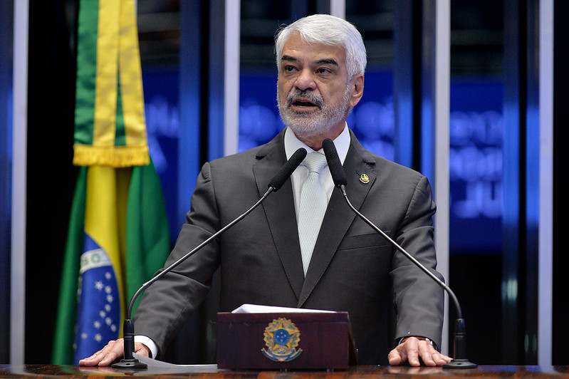 Humberto reage à suspensão de investimentos no trecho pernambucano da Transnordestina