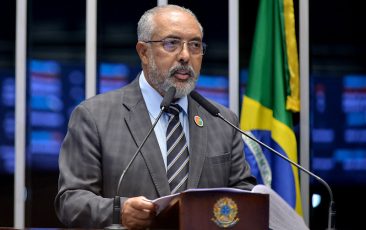 Temos que juntar forças para melhorar a vida dos trabalhadores, afirma Paim