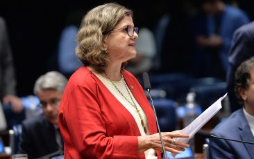 Comissão aprova MP do presidente Lula que reajusta o piso salarial dos professores
