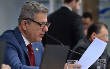 CCJ aprova relatório de Rogério para diminuir dependência tecnológica na saúde