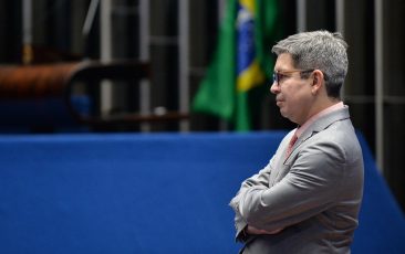 Senado aprova renovação automática da CNH para motorista sem multas