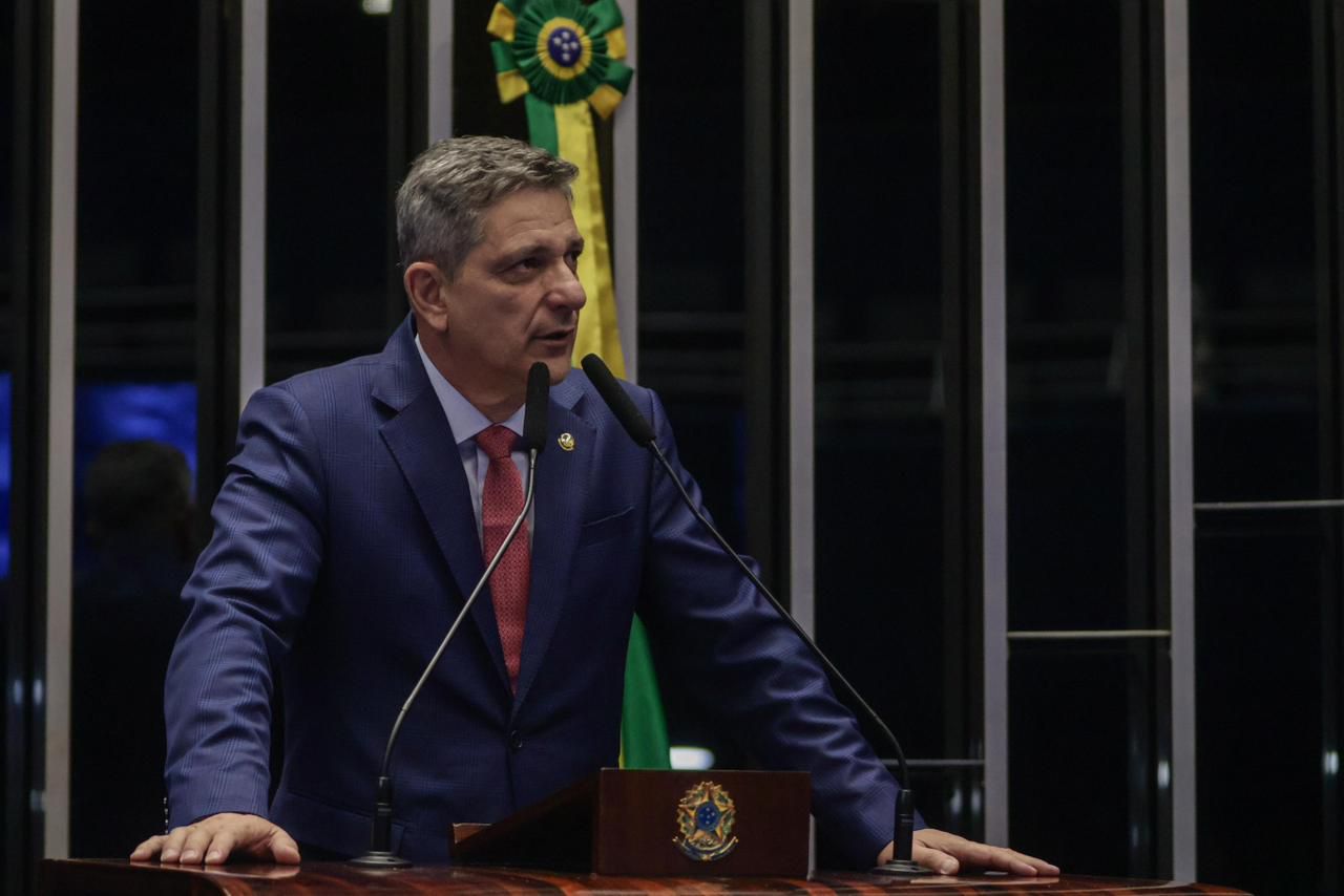 Rogério cobra investigação ampla sobre ligação entre políticos e crimes no sistema financeiro
